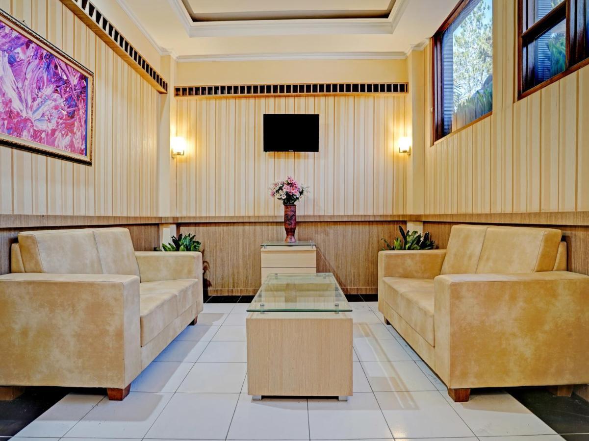 בנדונג Oyo 3953 Hotel Catellya II Cipaku מראה חיצוני תמונה