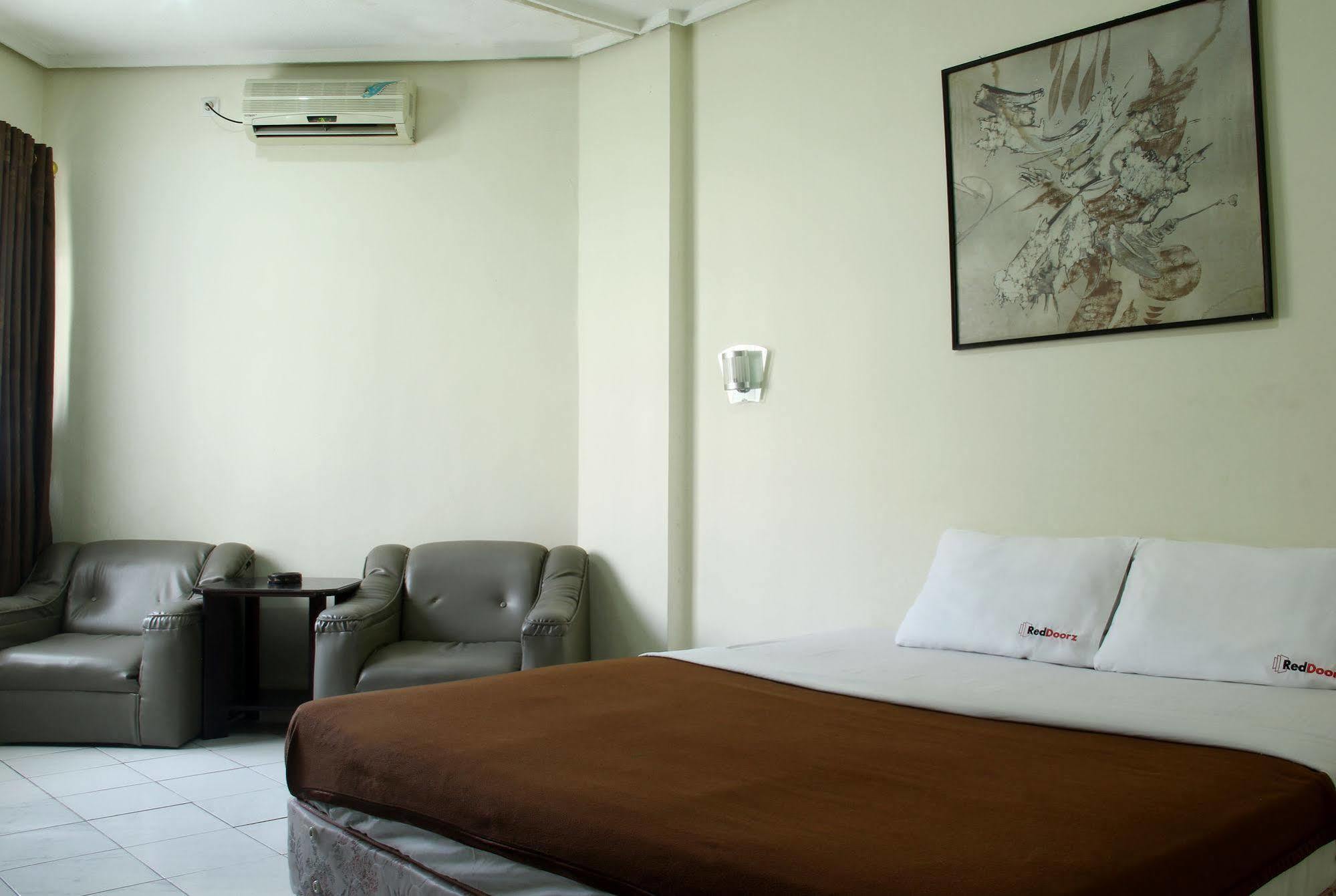 בנדונג Oyo 3953 Hotel Catellya II Cipaku מראה חיצוני תמונה