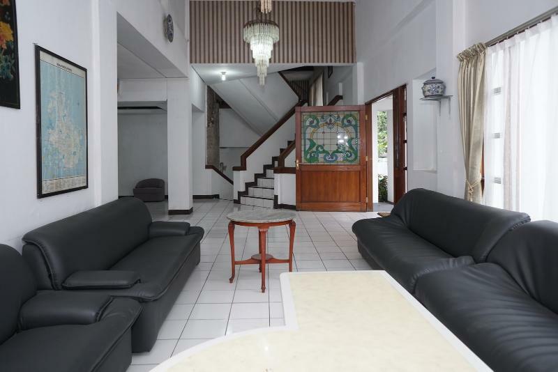 בנדונג Oyo 3953 Hotel Catellya II Cipaku מראה חיצוני תמונה